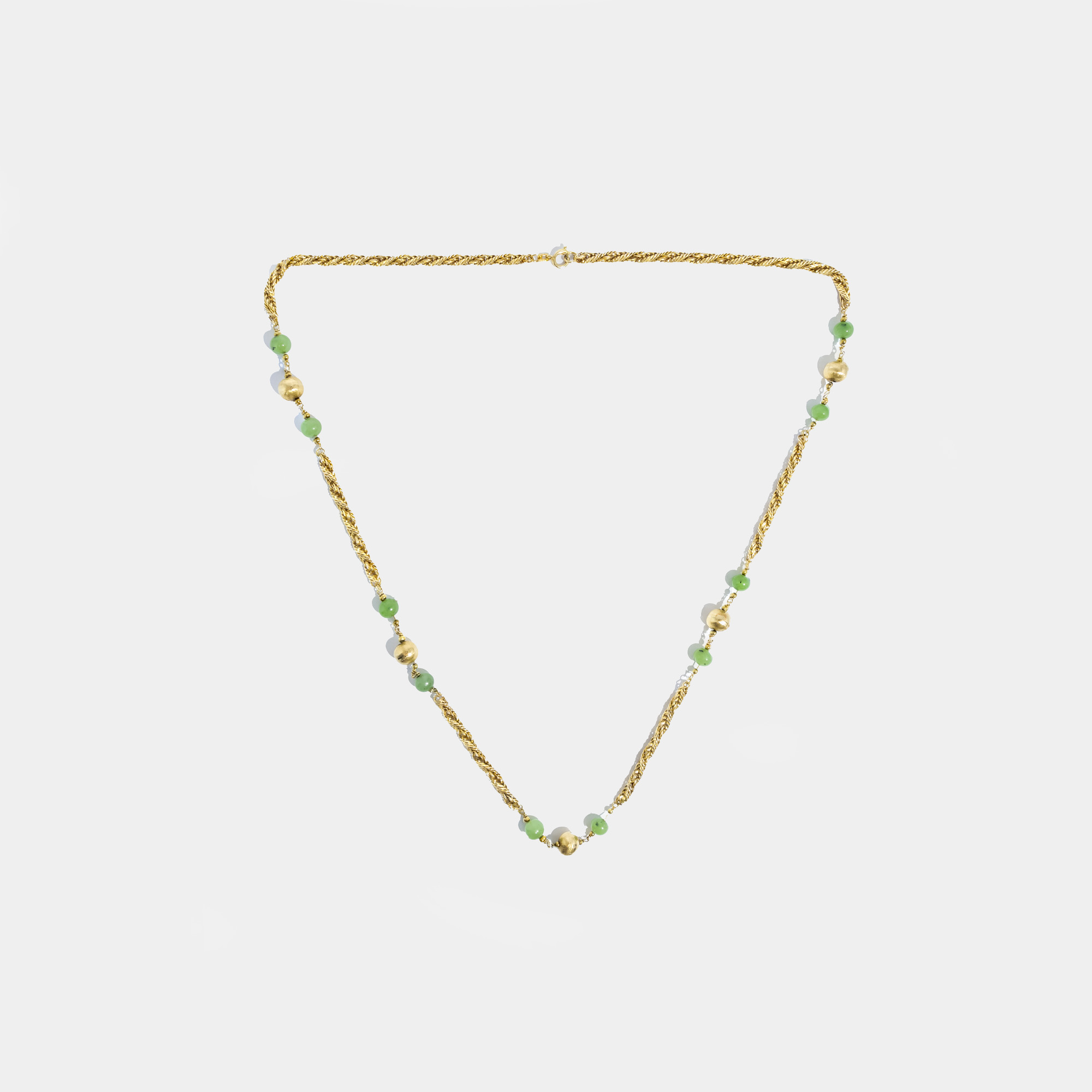 Gold necklace, decorated with jade