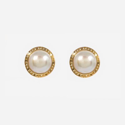 Pereche de cercei din aur, decorată cu perle