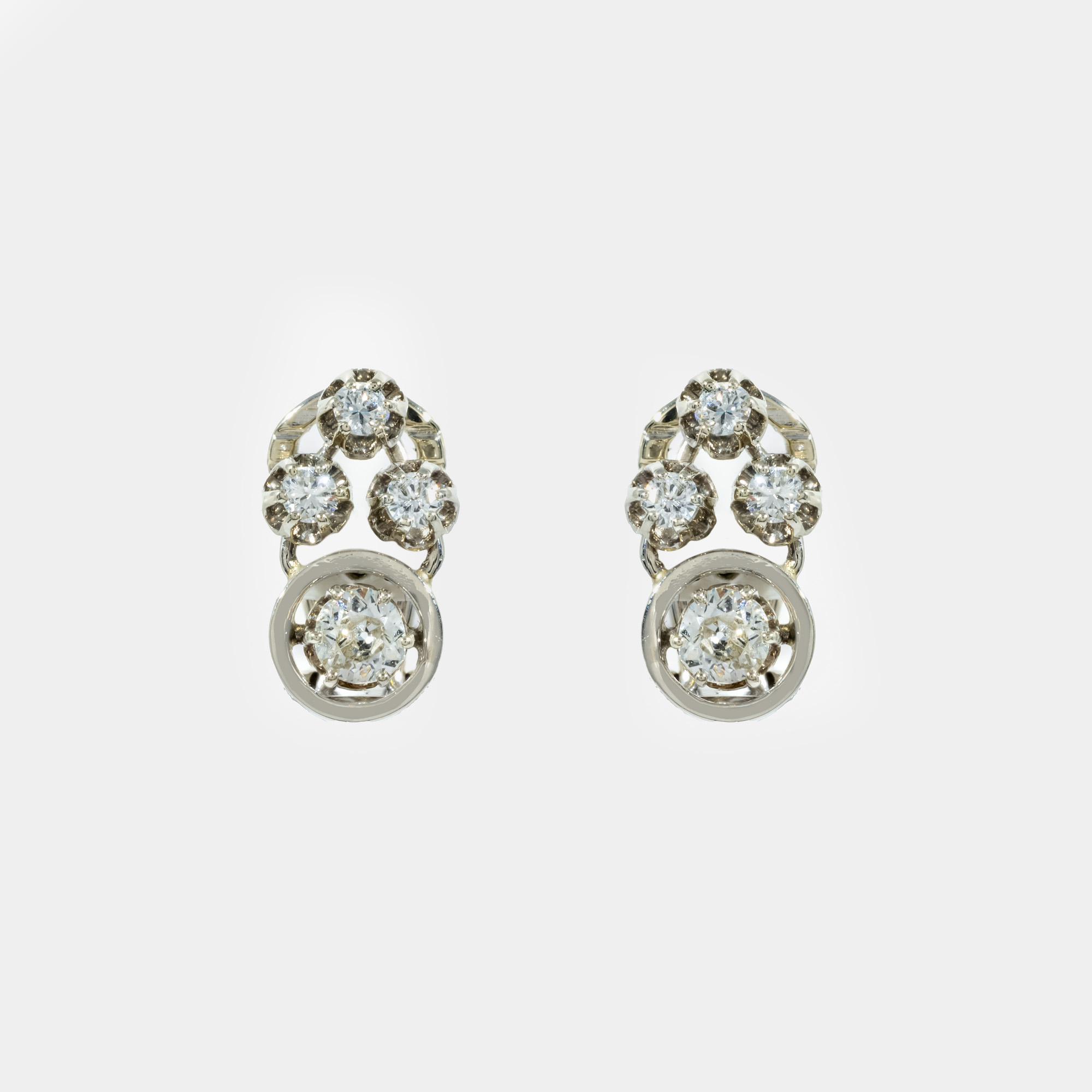 Pair of white gold earrings, decorated with diamonds