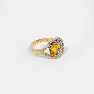 Inel din aur, semnat Diana Carmichael, decorat cu safir galben și diamante