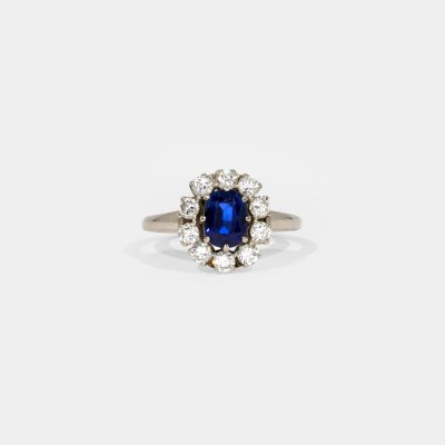 Platinum ring, decorated with sapphire and diamonds
