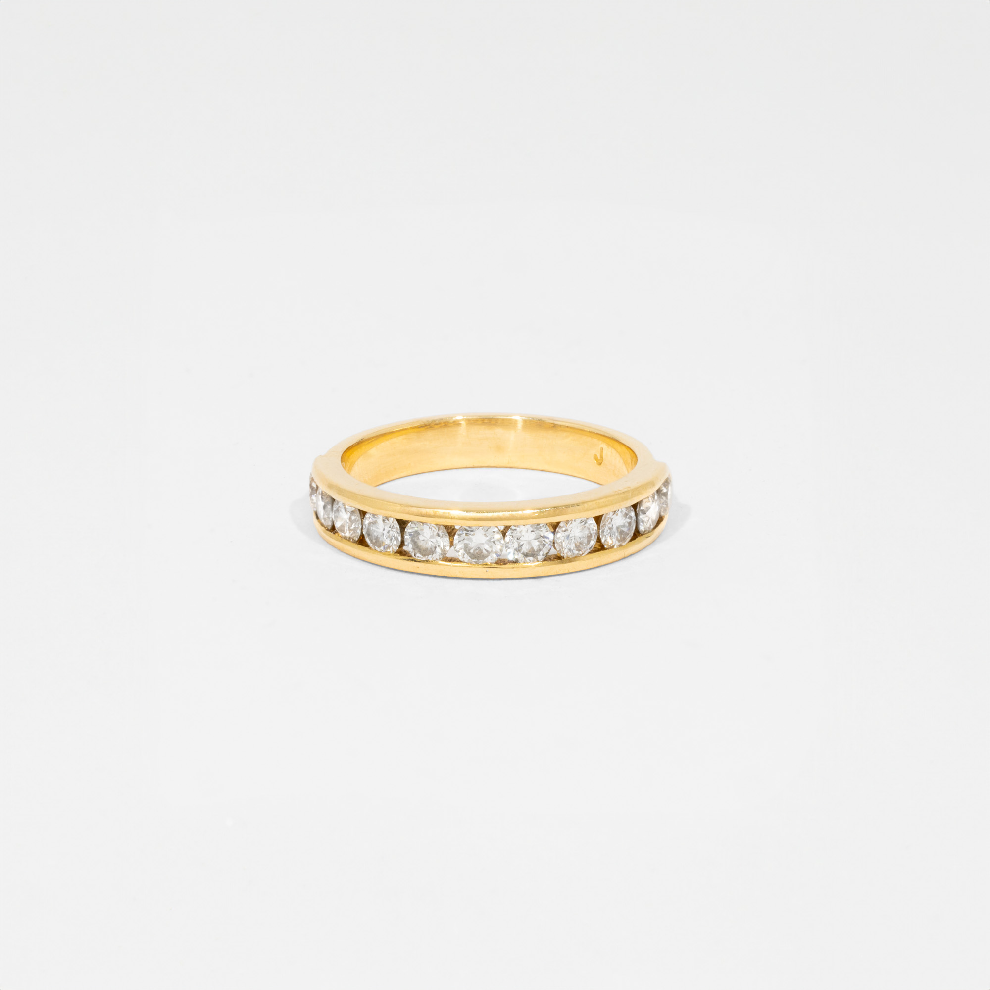 Gold ring, decorated with a row of diamonds