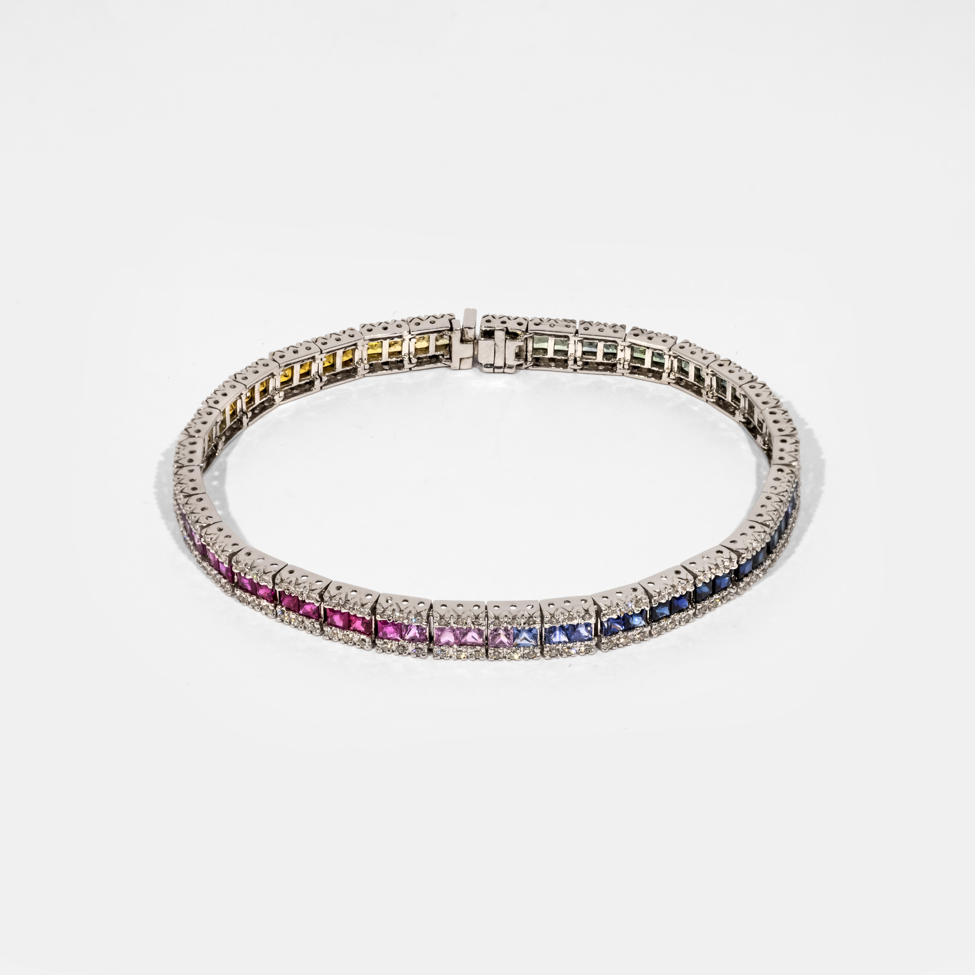 ”Rainbow” - brățară din aur alb, pavată cu safire multicolore și diamante