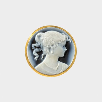 Gold pendant, decorated with cameos