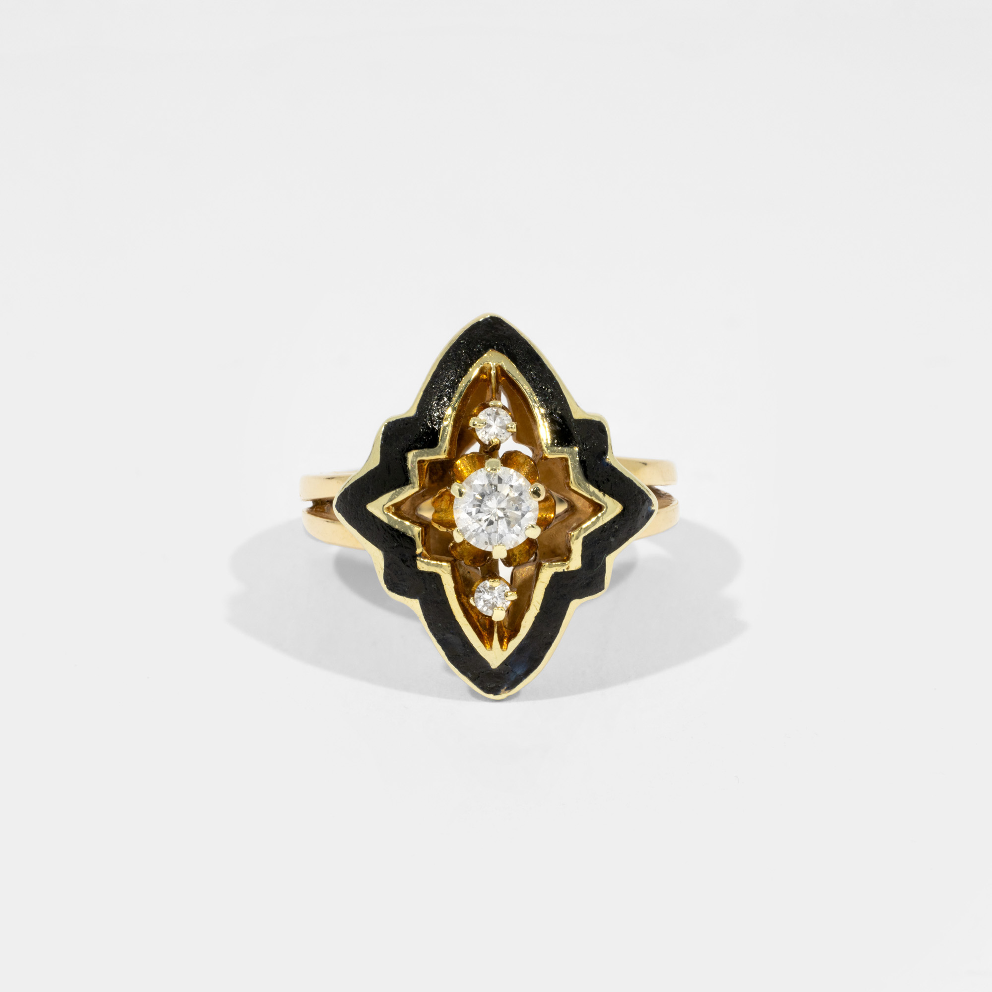 Inel de inspirație Art Deco, din aur, decorat cu email și diamante