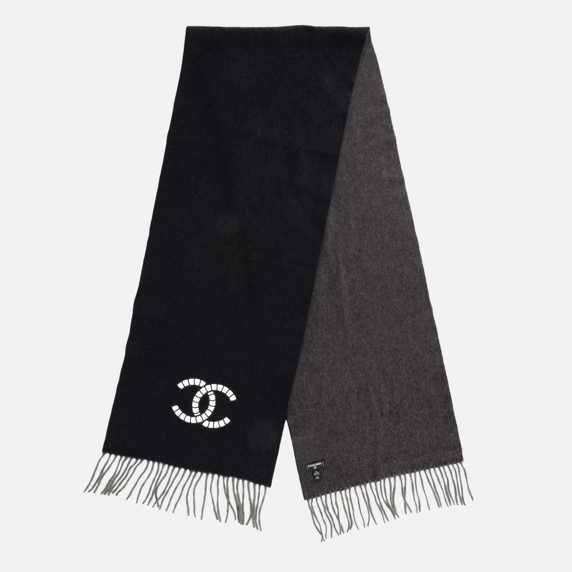 Chanel scarf, made of cashmere, decorated with English embroidery
