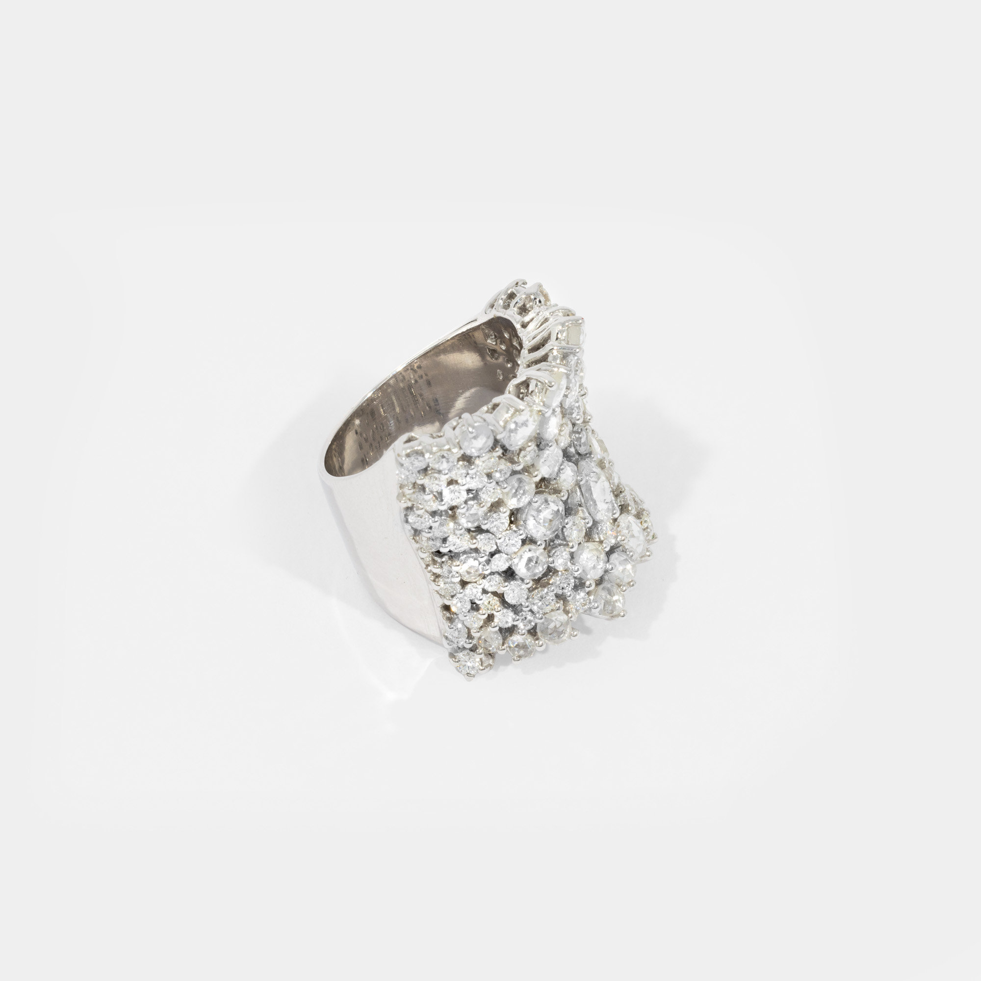 White gold ring, decorated with diamonds