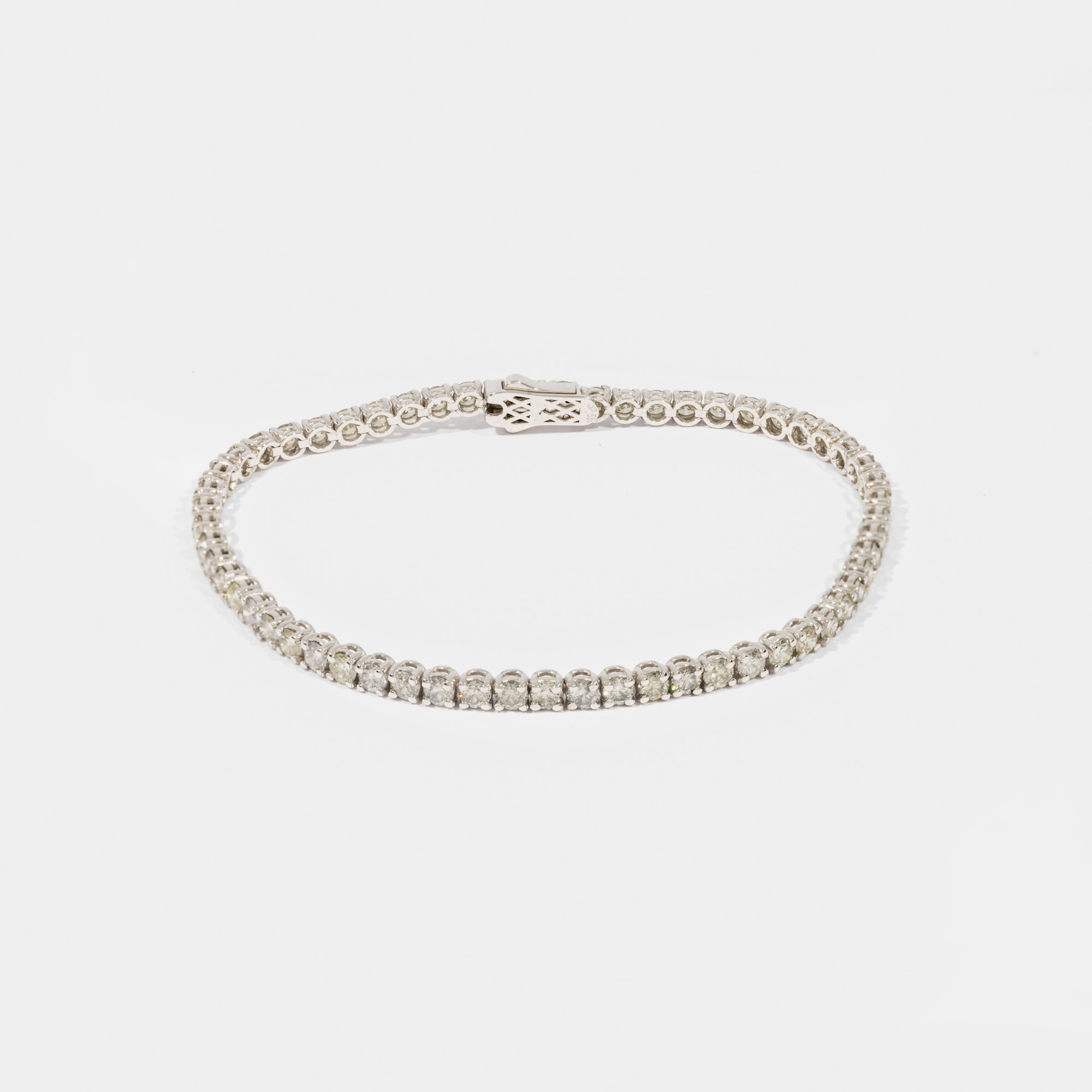 White gold bracelet, decorated with a string of diamonds, accompanied by a GWLAB gemological certificate