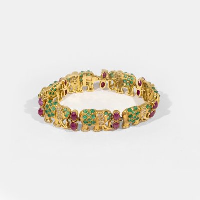 Brățară din aur, sub forma unor elefanți, decorată cu smaralde, diamante și rubine 