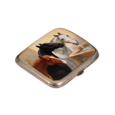 Tabacheră din argint și email, decorată cu cai, cca. 1920