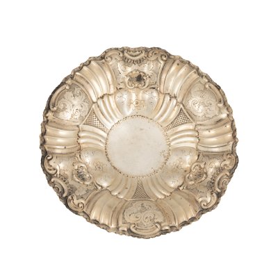 Platou din argint, în manieră Neo-Rococo, decorată cu elemente vegetale, începutul sec. XX