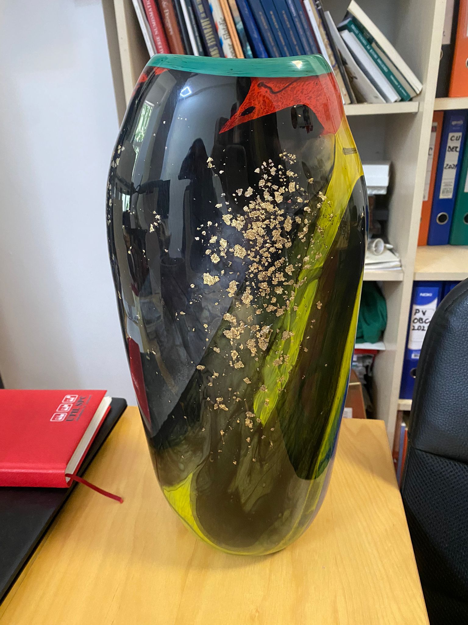 Vas din sticlă Murano, decorat cu foiță de aur în decor abstract