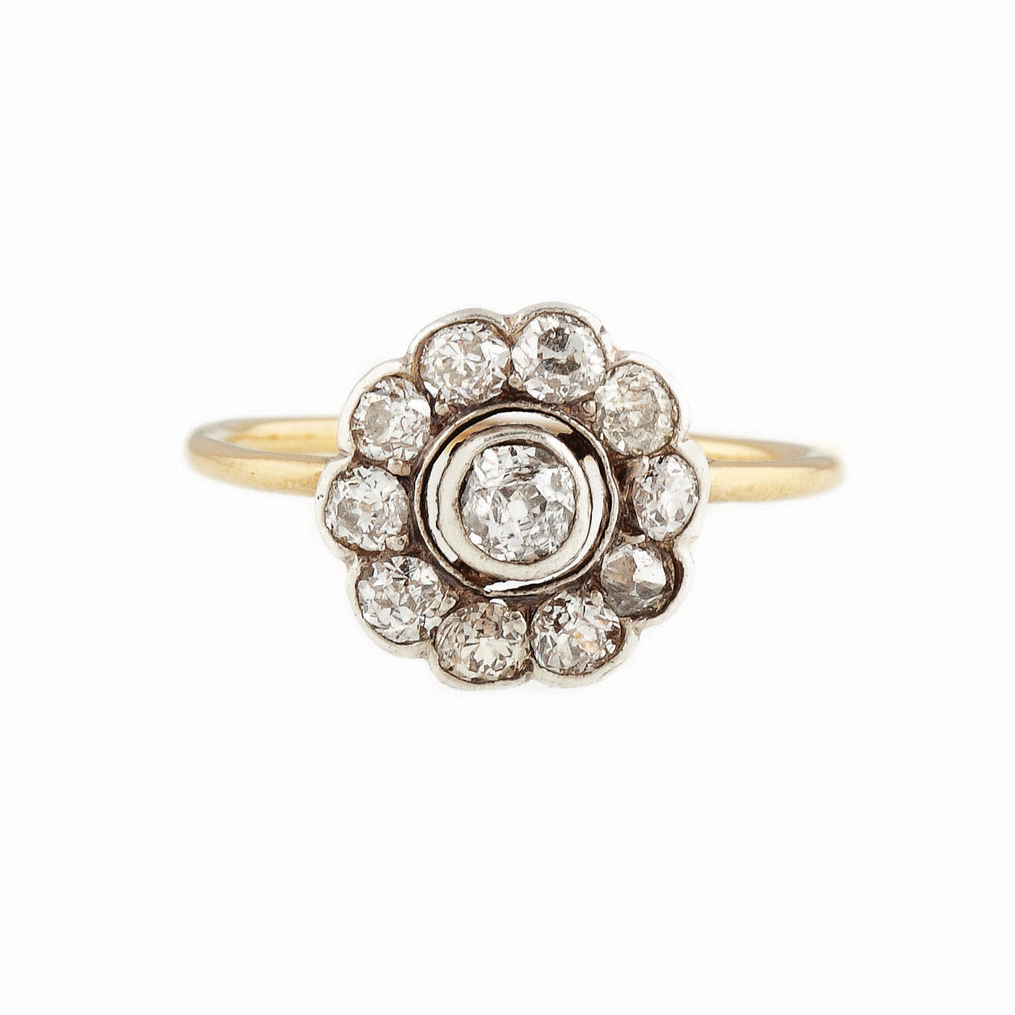 Inel din aur, decorat cu diamante dispuse în model floral