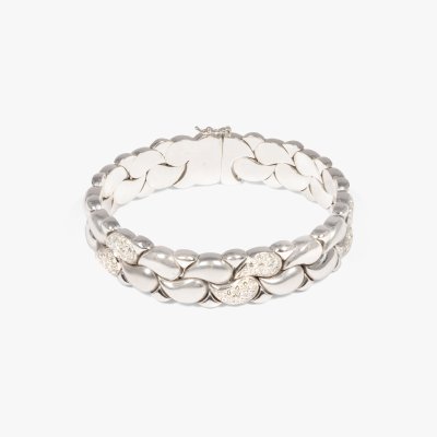 White gold bracelet with scattered diamonds