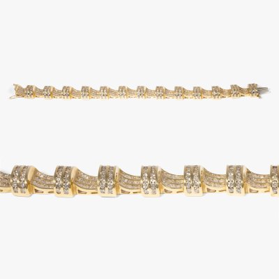 Massive gold bracelet, paved with diamonds, accompanied by additional gemological certificate