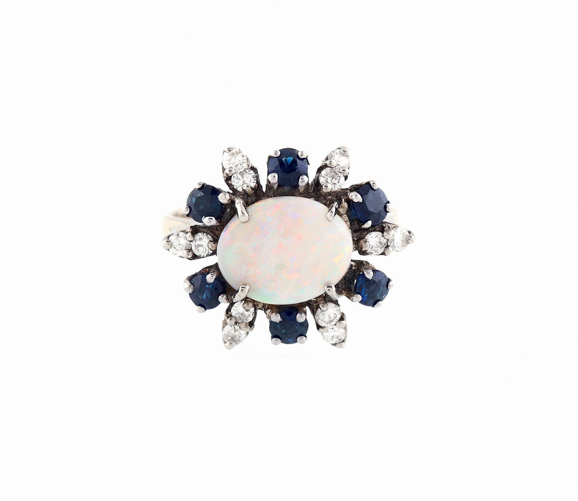 Inel din aur alb, decorat cu opal, safire şi diamante