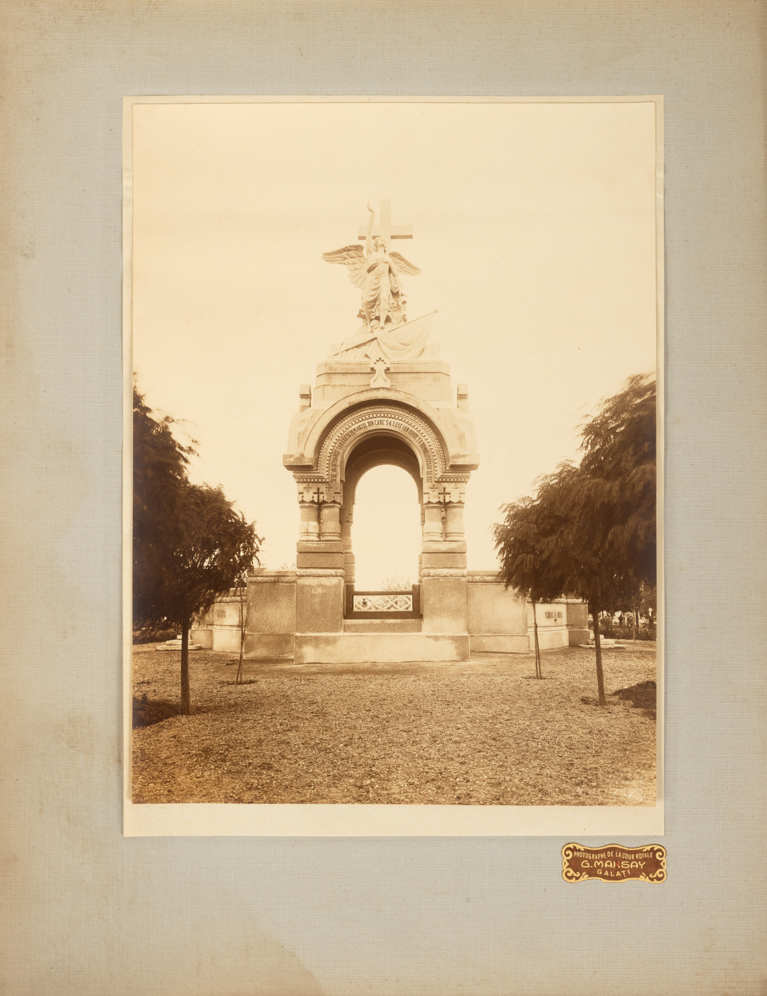 Fotografie ilustrând monumentul Eroilor din Galați , atelier fotografic G. Maksay, Galați