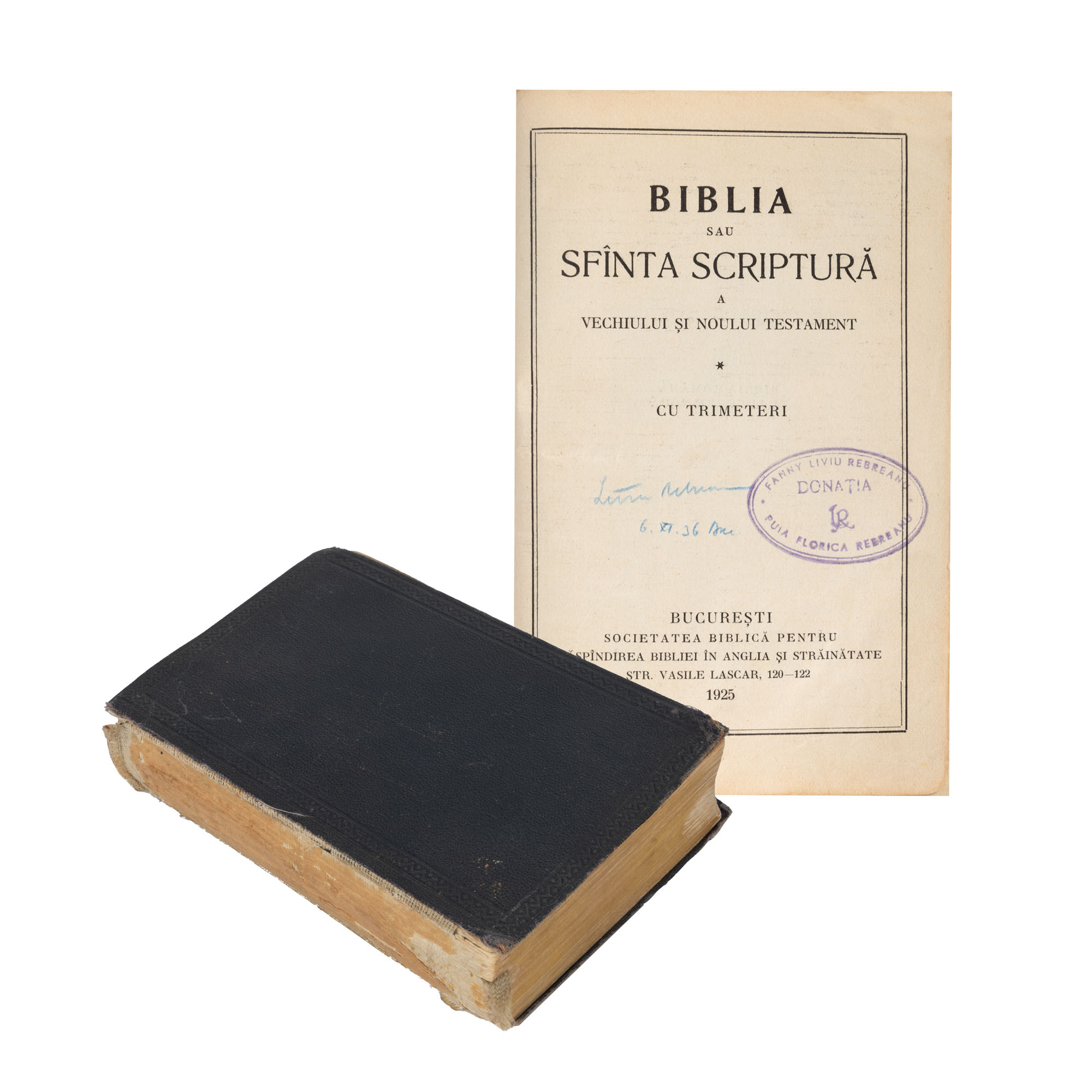 ”Biblia sau Sfânta Scriptură a Vechiului și Noului Testament”, București, 1925, cu un dublu ex-libris Rebreanu, provine din colecția criticului și istoricului literar Magdalena Popescu-Bedrosian