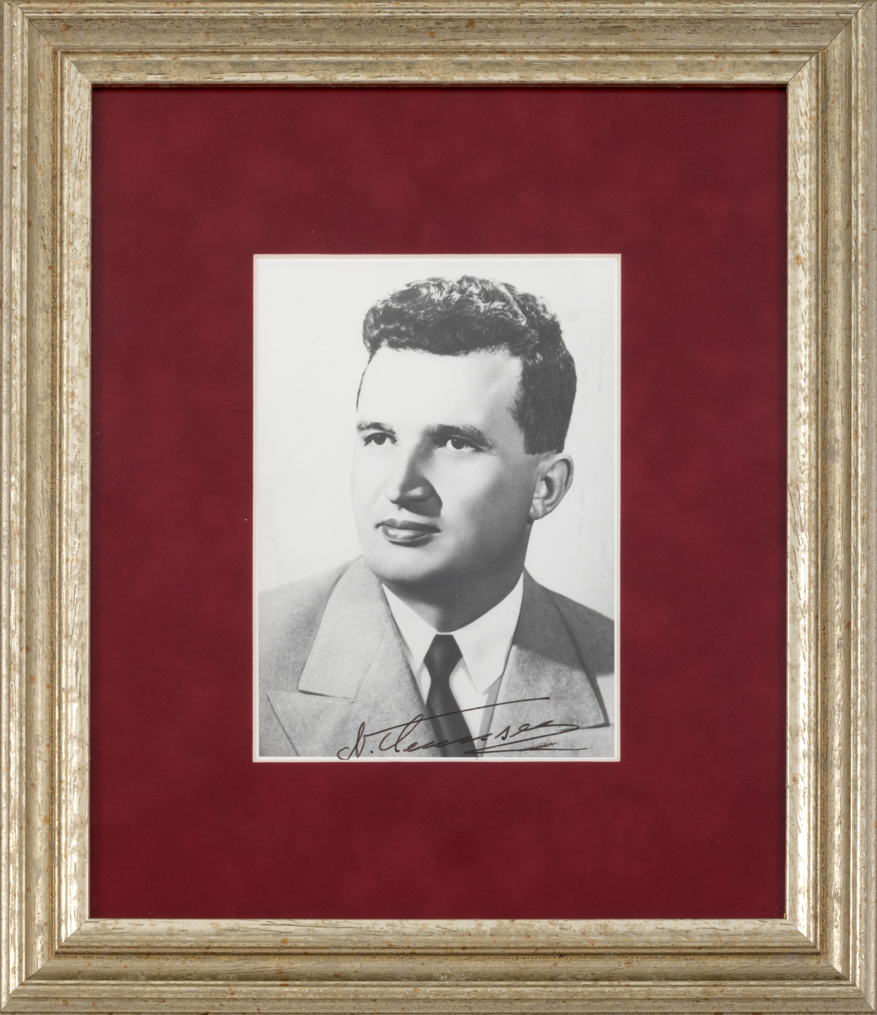 Fotografie semnată olograf de Nicolae Ceaușescu, cca. 1975