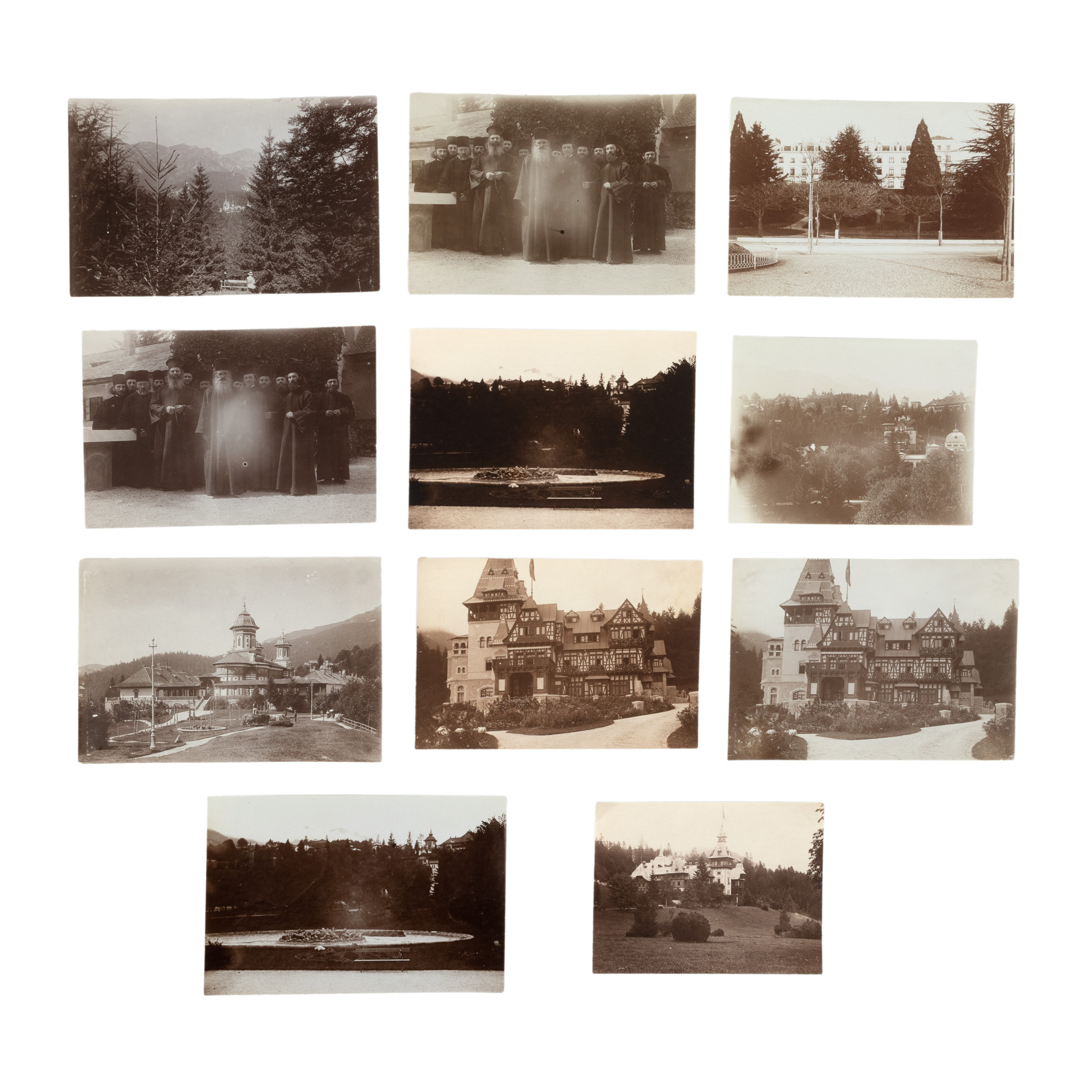 Lot format din 11 fotografii ilustrând Castelul Peleș și împrejurimile sale, precum și portrete de grup ale călugărilor de la mânăstirea Sinaia, realizate de inginerul Ion D. Ghica, perioada interbelică