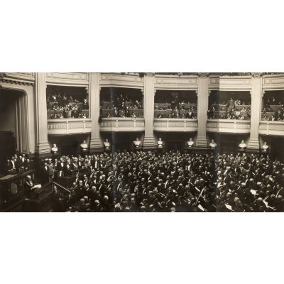 Fotografie, Nicolae Iorga prim-ministru adresându-se Parlamentului, cca. 1931