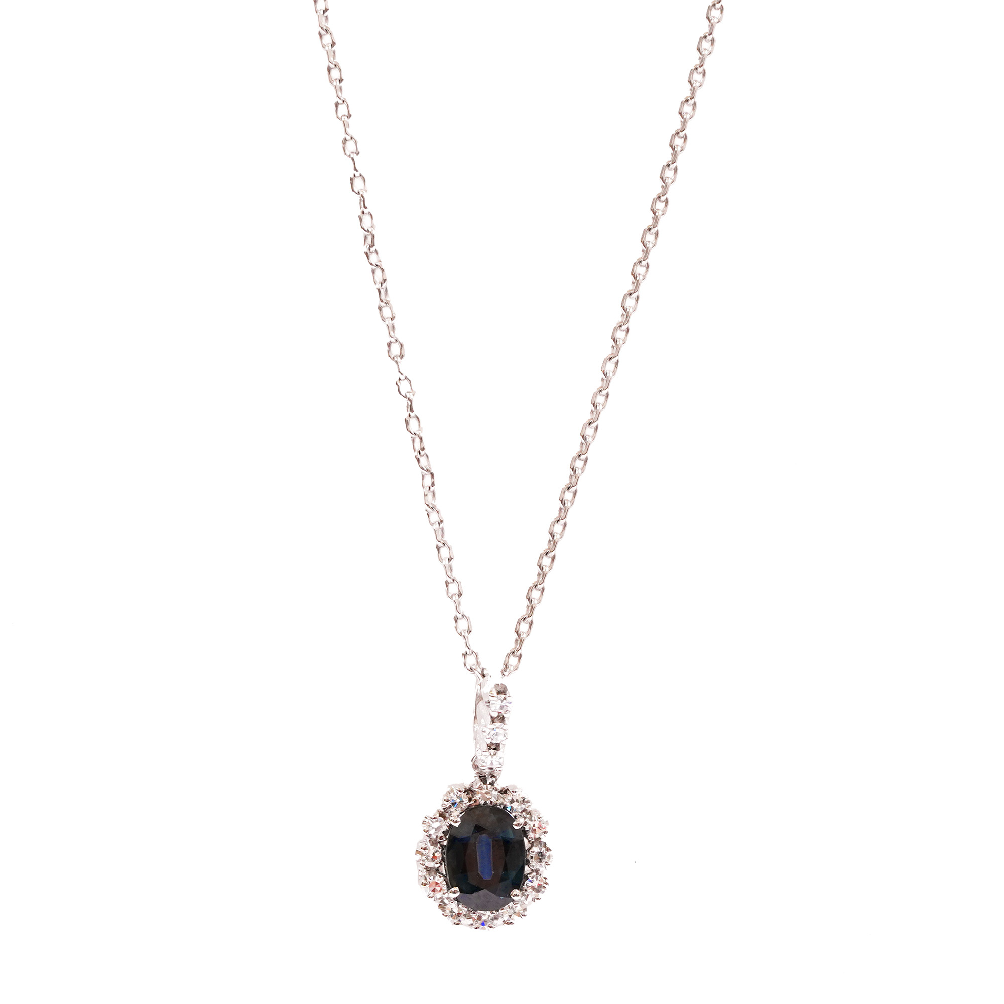 White gold chain decorated with emerald and diamonds