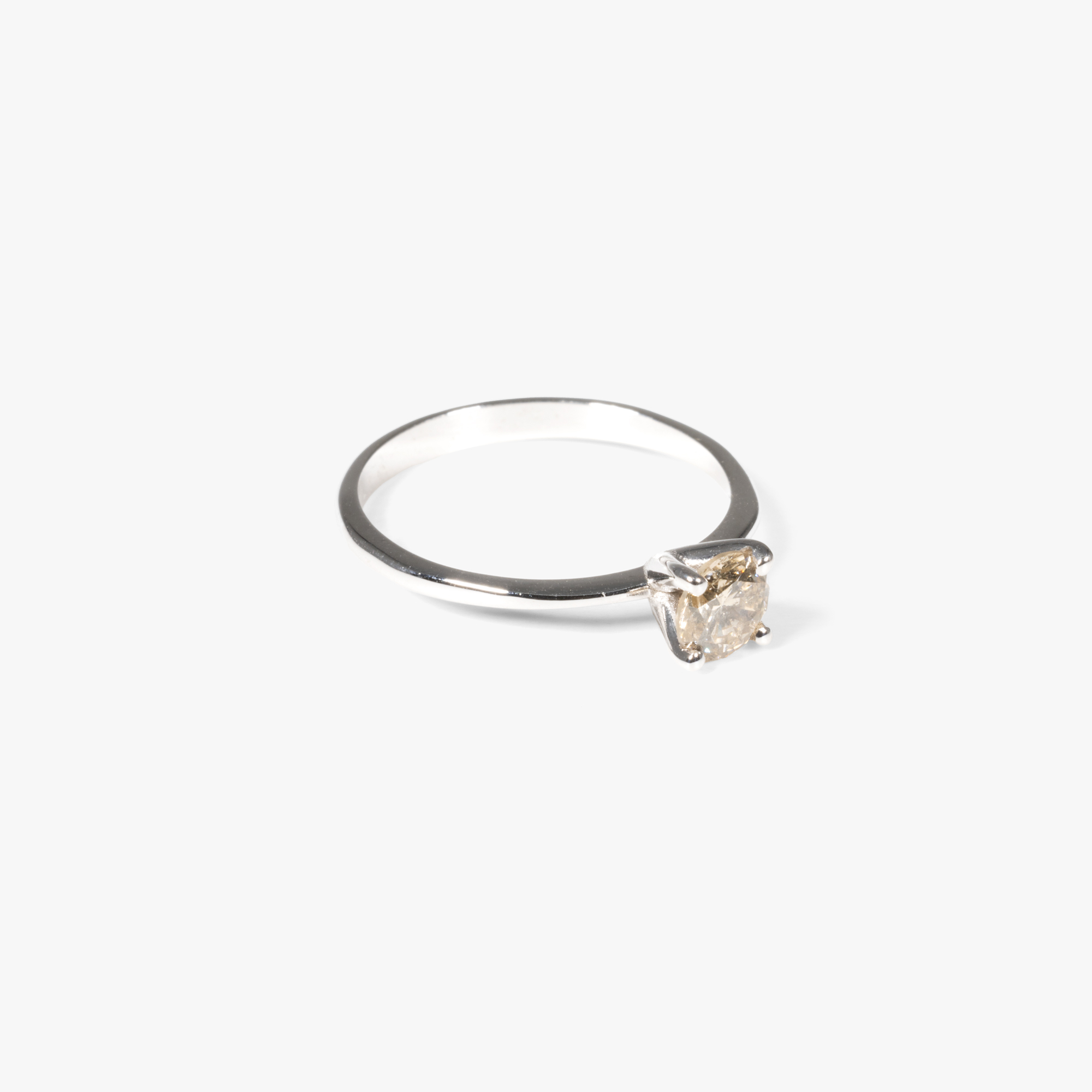 White gold ring, decorated with solitaire diamond, accompanied by AIG certificate