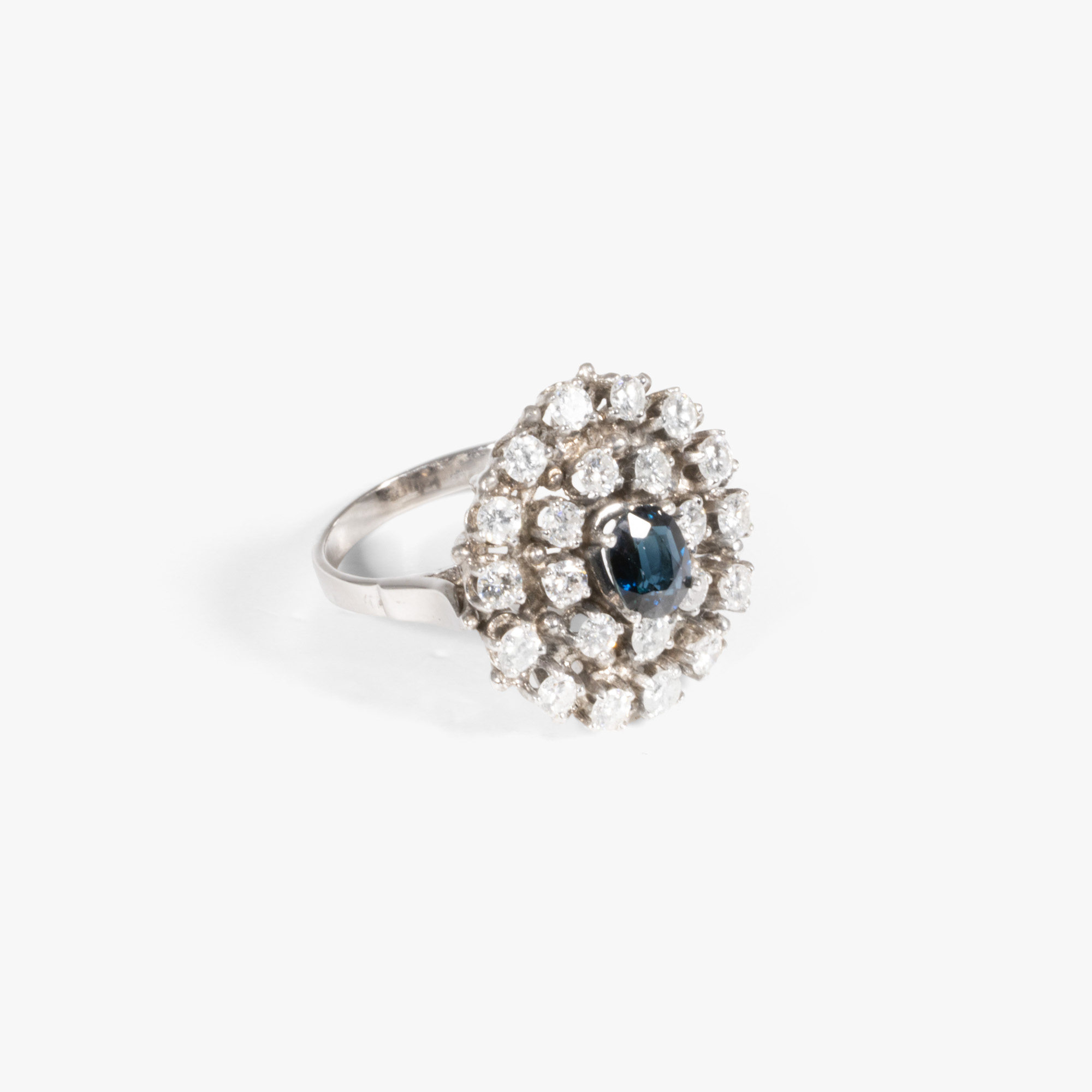 White gold ring, decorated with diamonds and a central sapphire