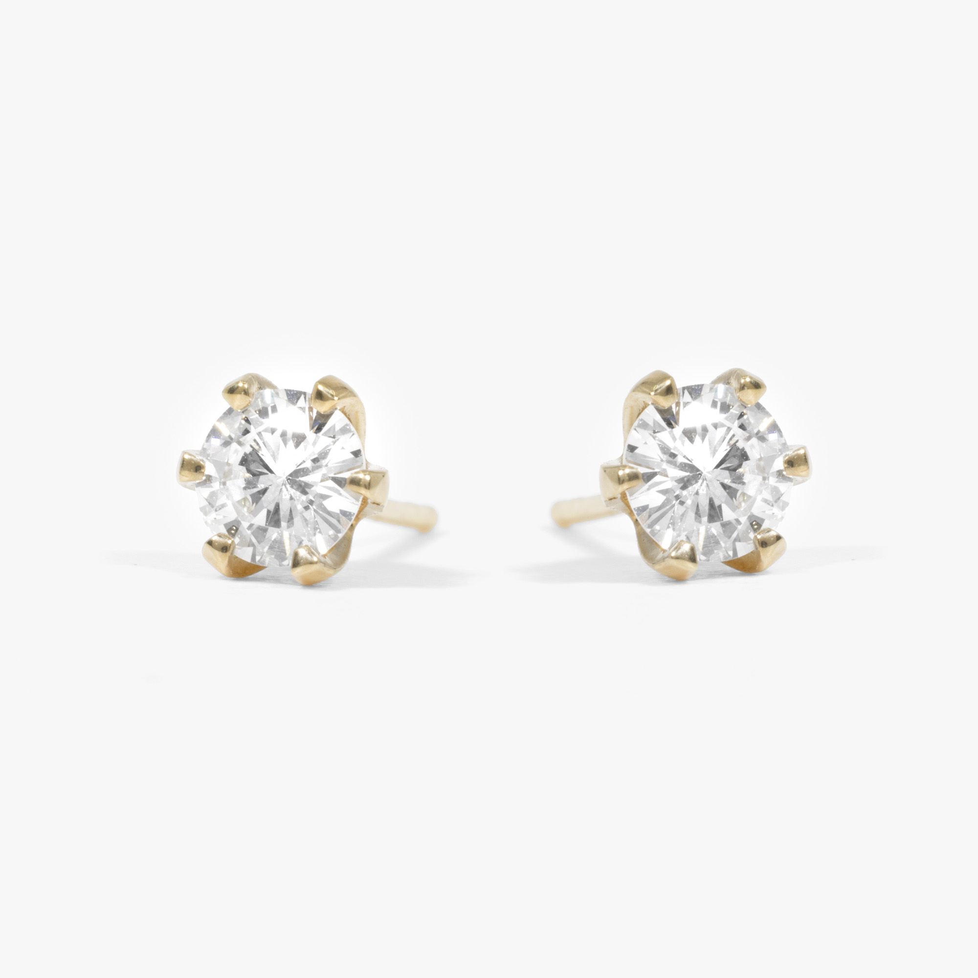 Pair of gold earrings, adorned with diamonds