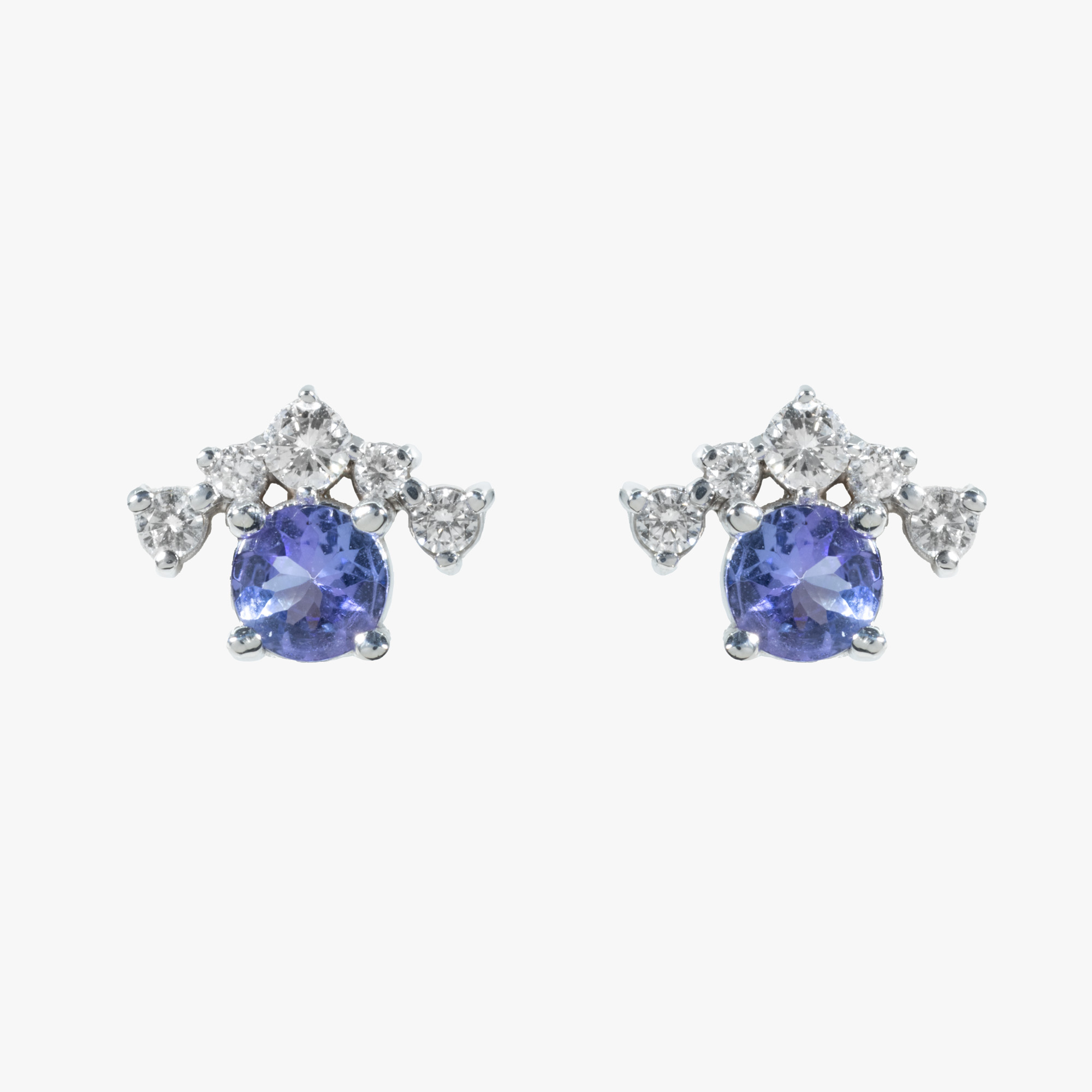 Pair of white gold earrings, decorated with diamonds and tanzanites