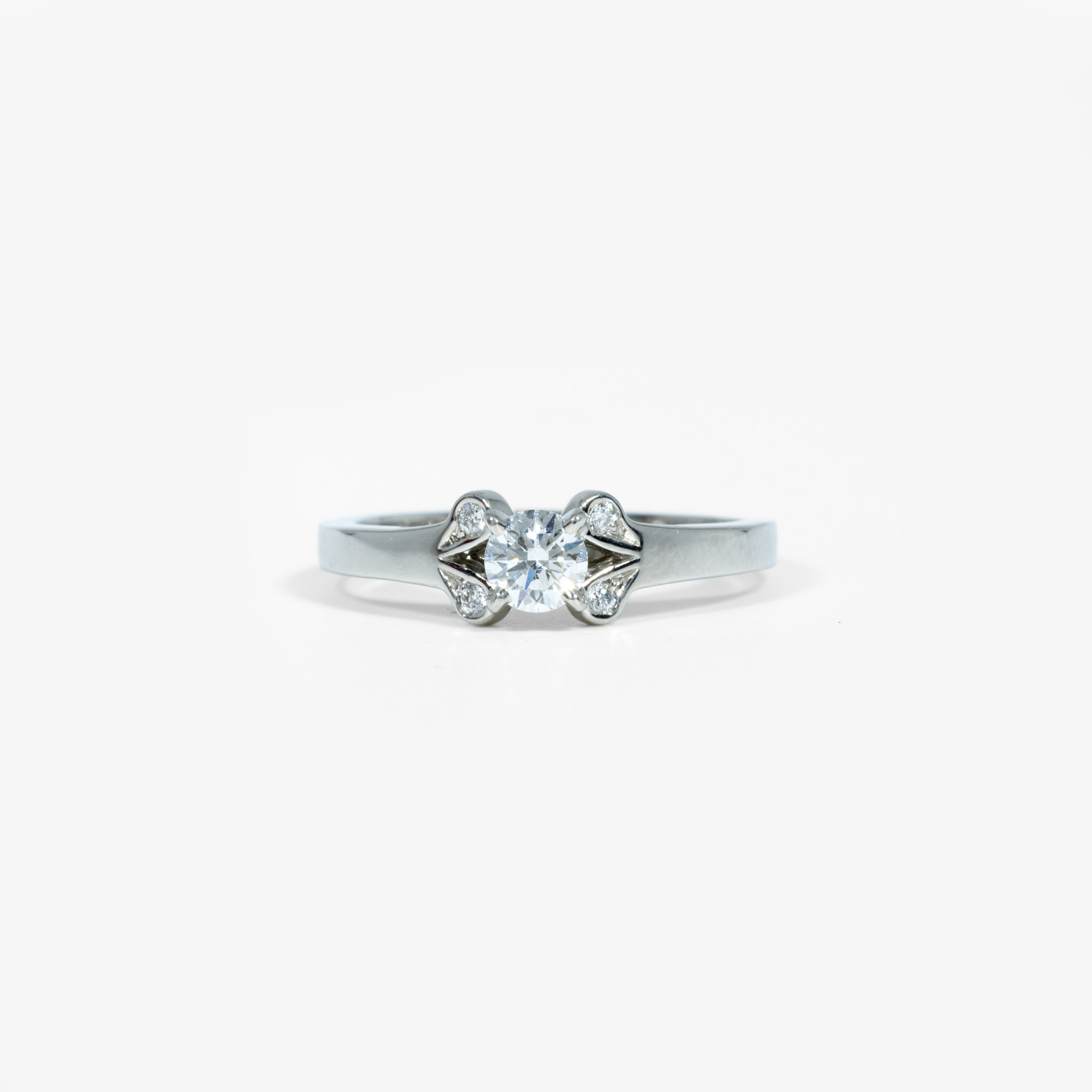 "Ballerina" - Cartier ring, platinum, accompanied by GIA certificate for the central diamond and the original box