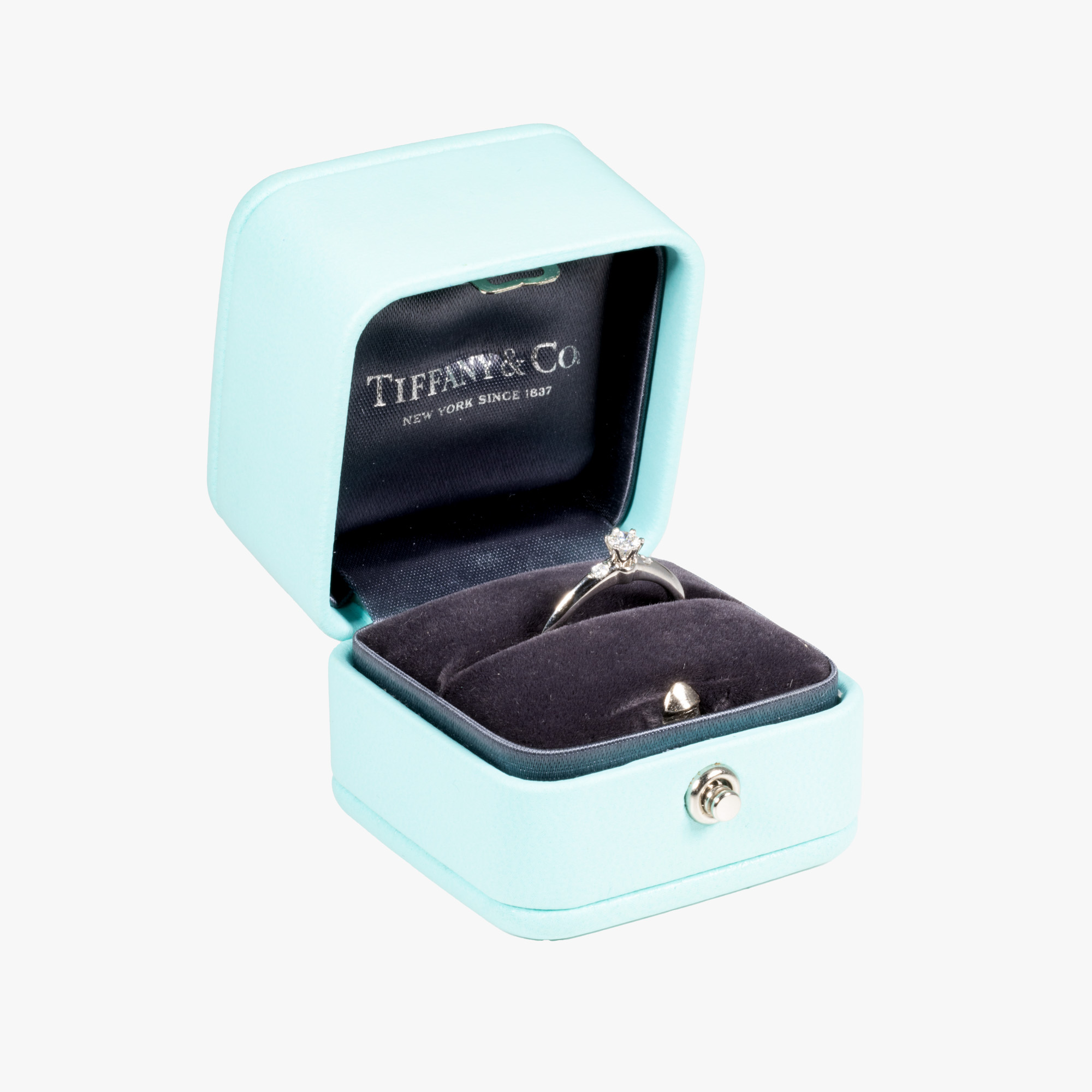 "Harmony" - Tiffany & Co. platinum ring, accompanied by the original box