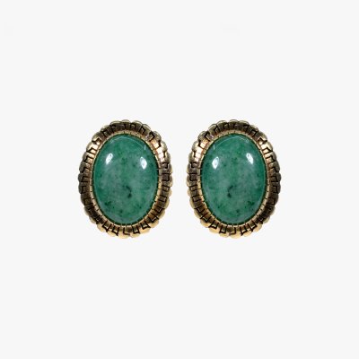 Pair of gold earrings, decorated with jadeite