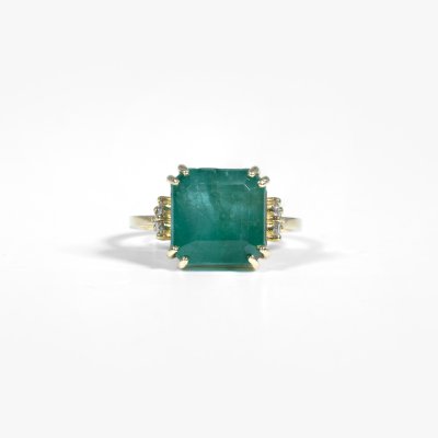 Chateau gold ring, decorated with emerald and diamonds