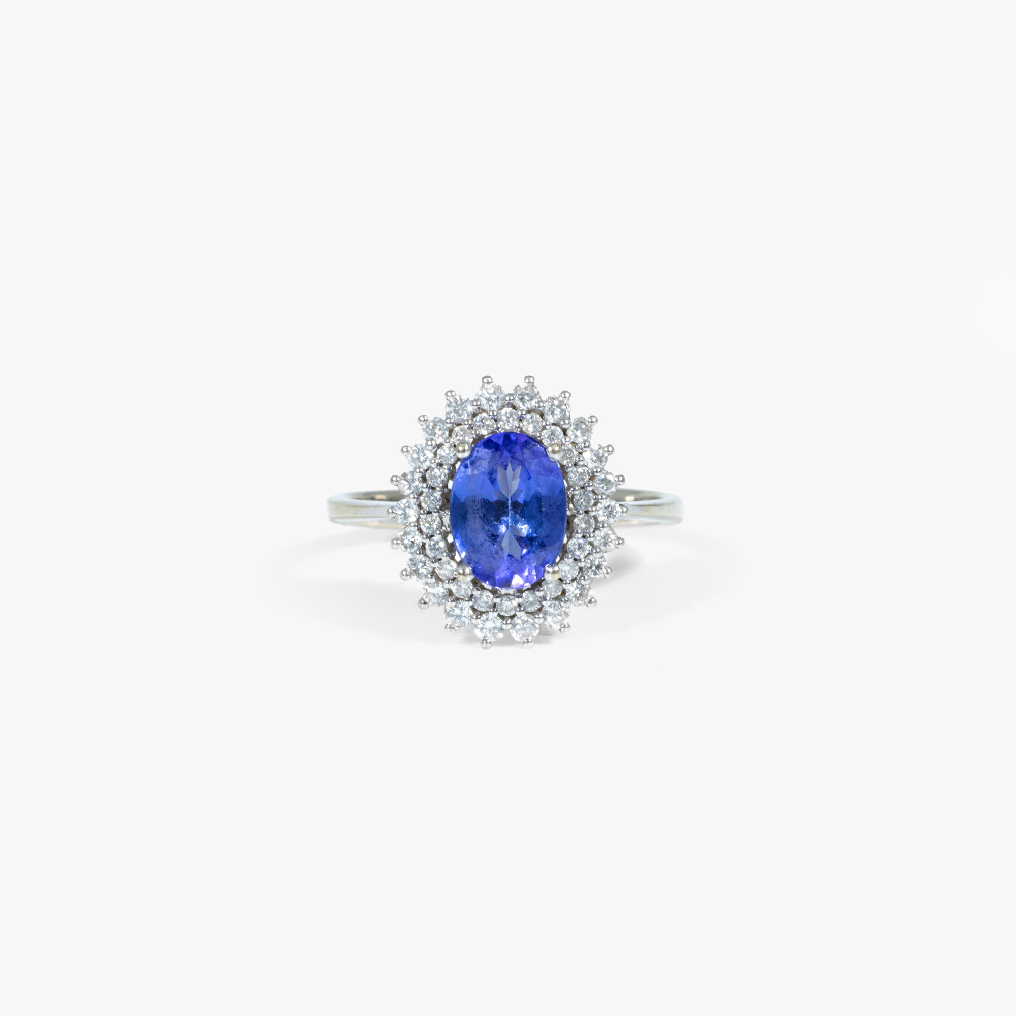 White gold ring, decorated with a tanzanite and double diamond entourage