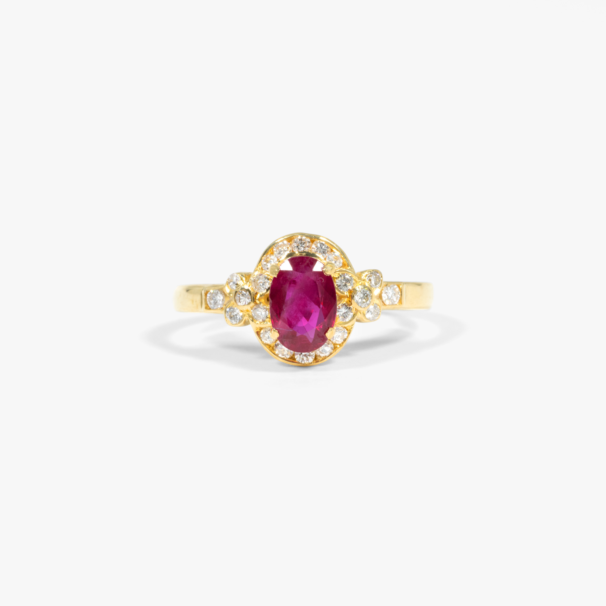 Gold ring, adorned with ruby and diamonds