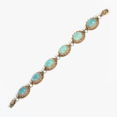 Gold bracelet, adorned with jadeite and pearls
