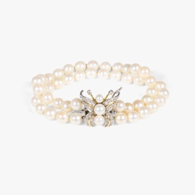Brățară din perle, decorată cu închizătoare din aur alb, detașabilă, în formă de fluture, ornată cu diamante