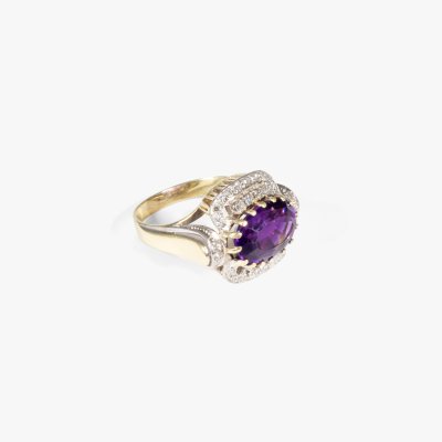 Bicolor gold ring, adorned with amethyst and diamonds