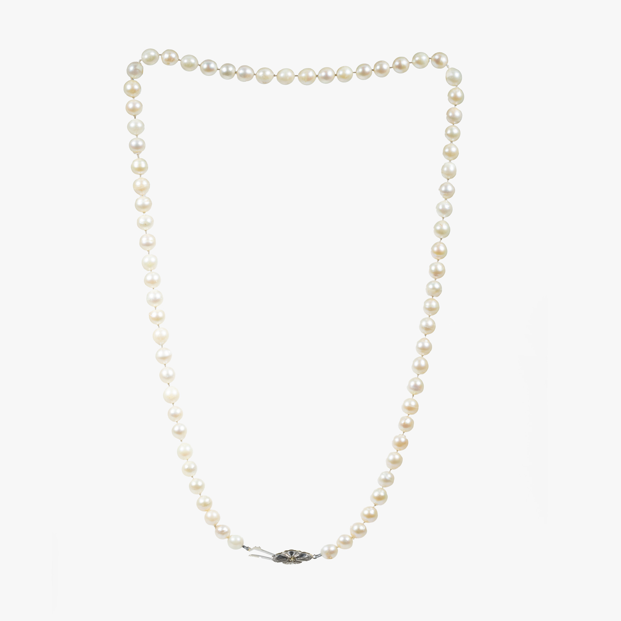 Art Deco Pearl Necklace, decorated with a gold clasp