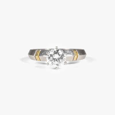 Platinum and gold ring, adorned with a solitaire diamond