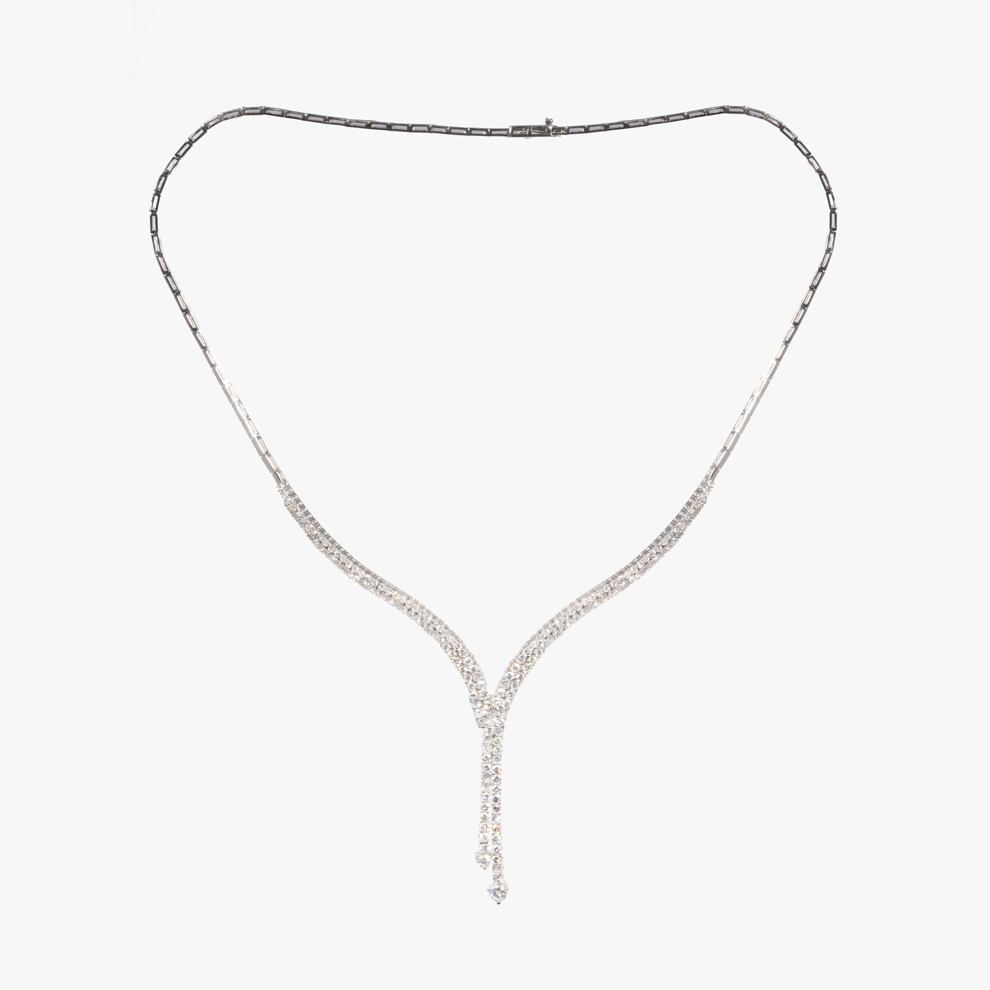 Impressive white gold necklace, paved with diamonds accompanied by additional gemological certificate