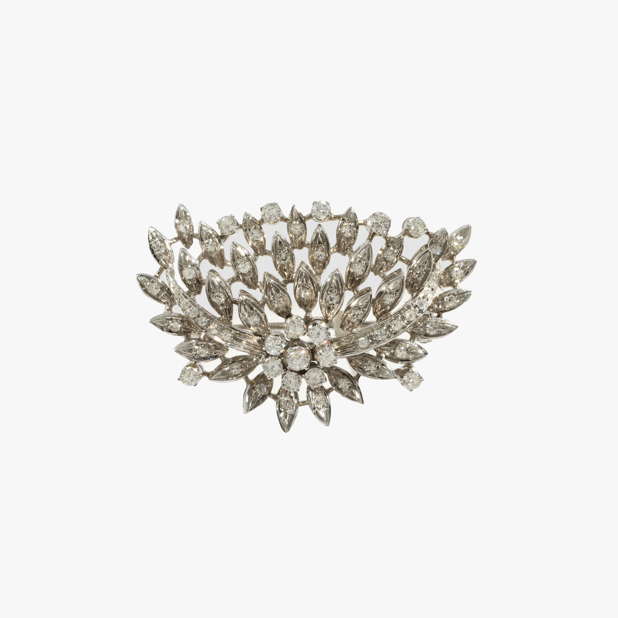 White gold brooch in the shape of a flower, paved with diamonds, accompanied by additional gemological certificate.
