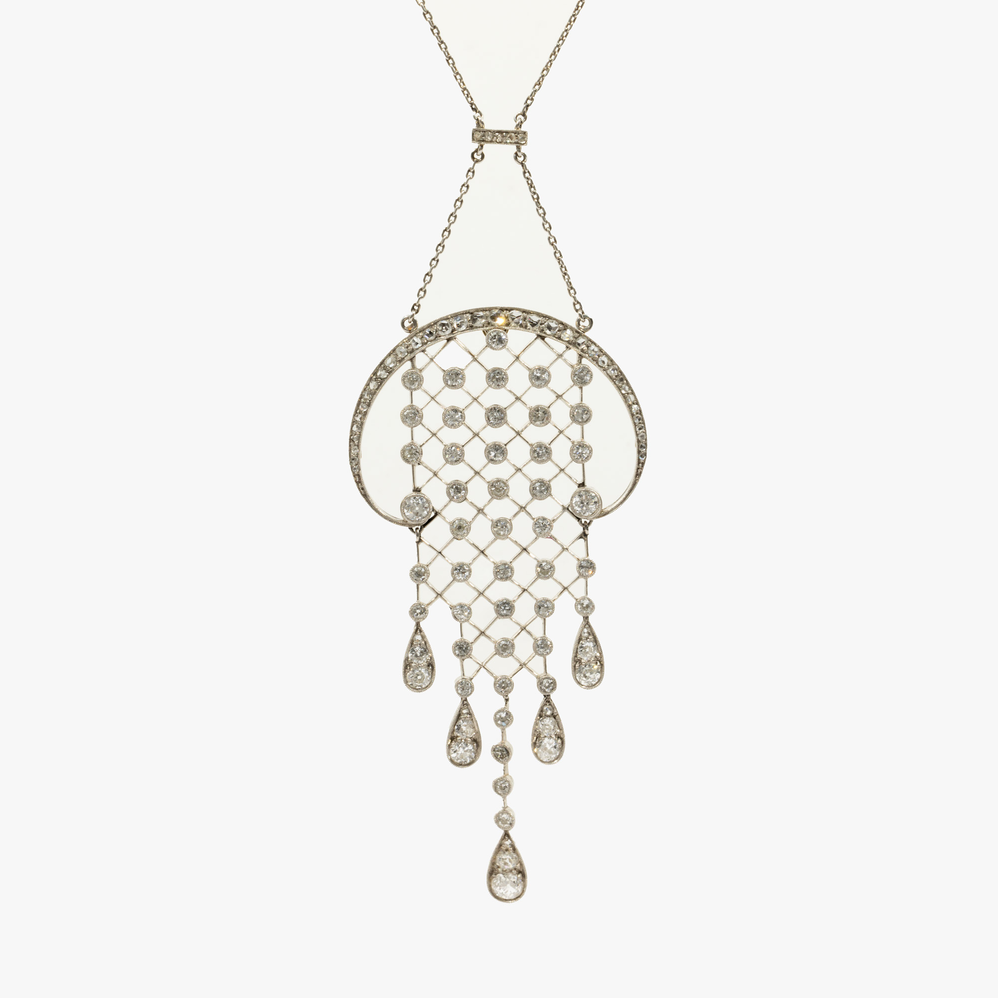 Art Deco necklace, made of white gold and platinum, decorated with a rain of diamonds, circa 1920, accompanied by the original box