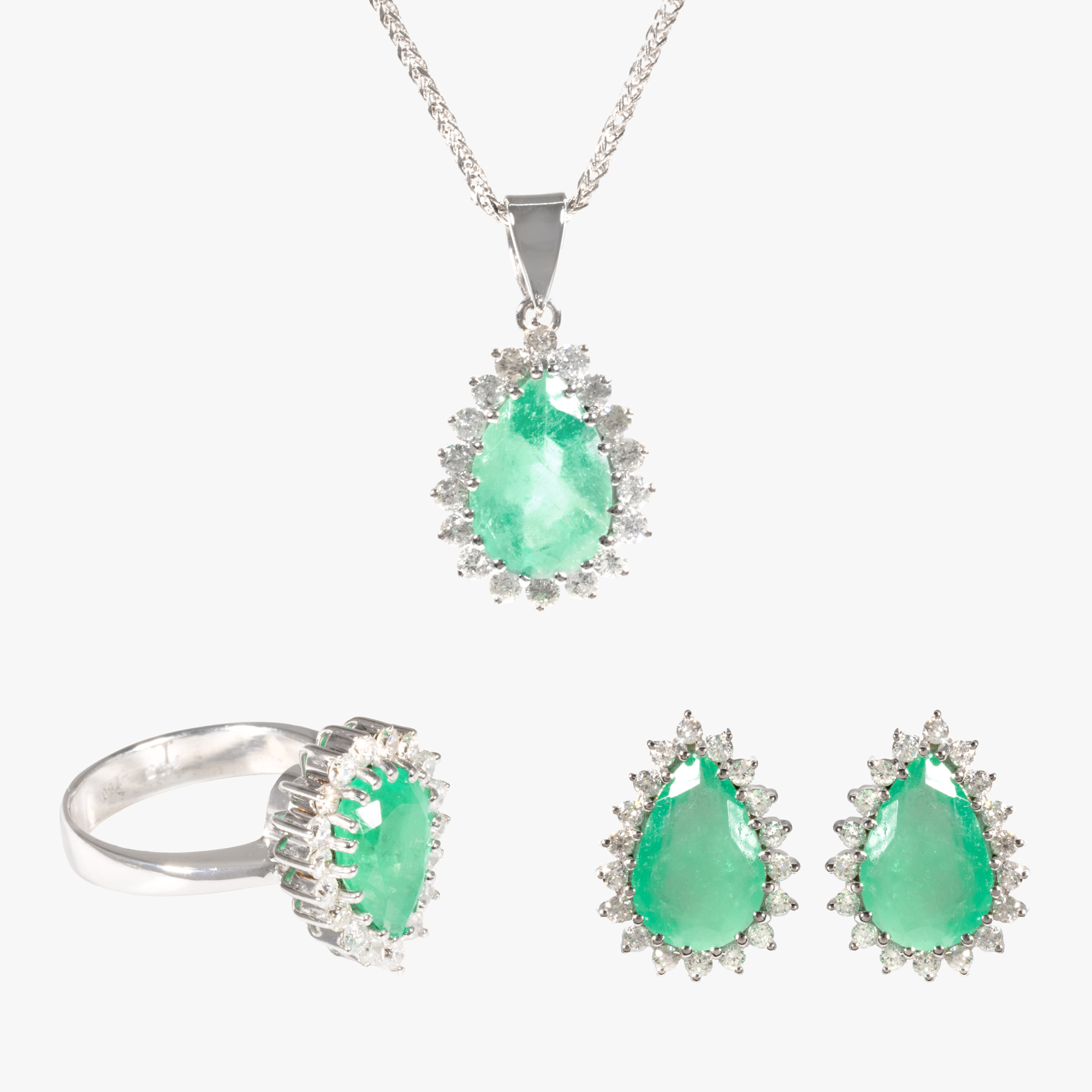 White gold set, consisting of a pair of earrings, pendant necklace and ring, decorated with emeralds and diamonds