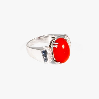 White gold ring, decorated with coral, diamonds and sapphires