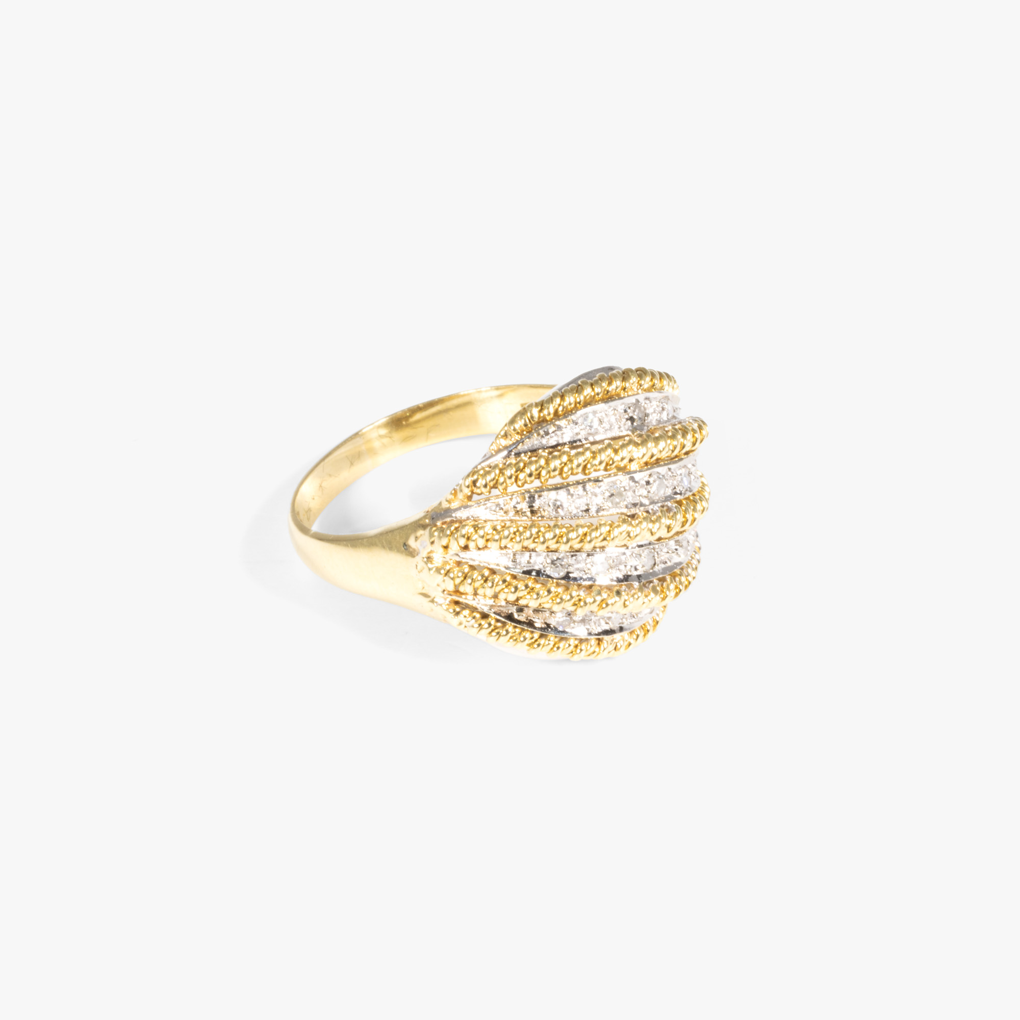 Bicolor gold ring, decorated with diamonds