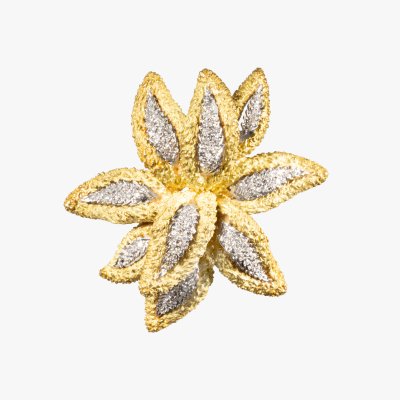 Broșă din aur bicolor, ornată cu diamante