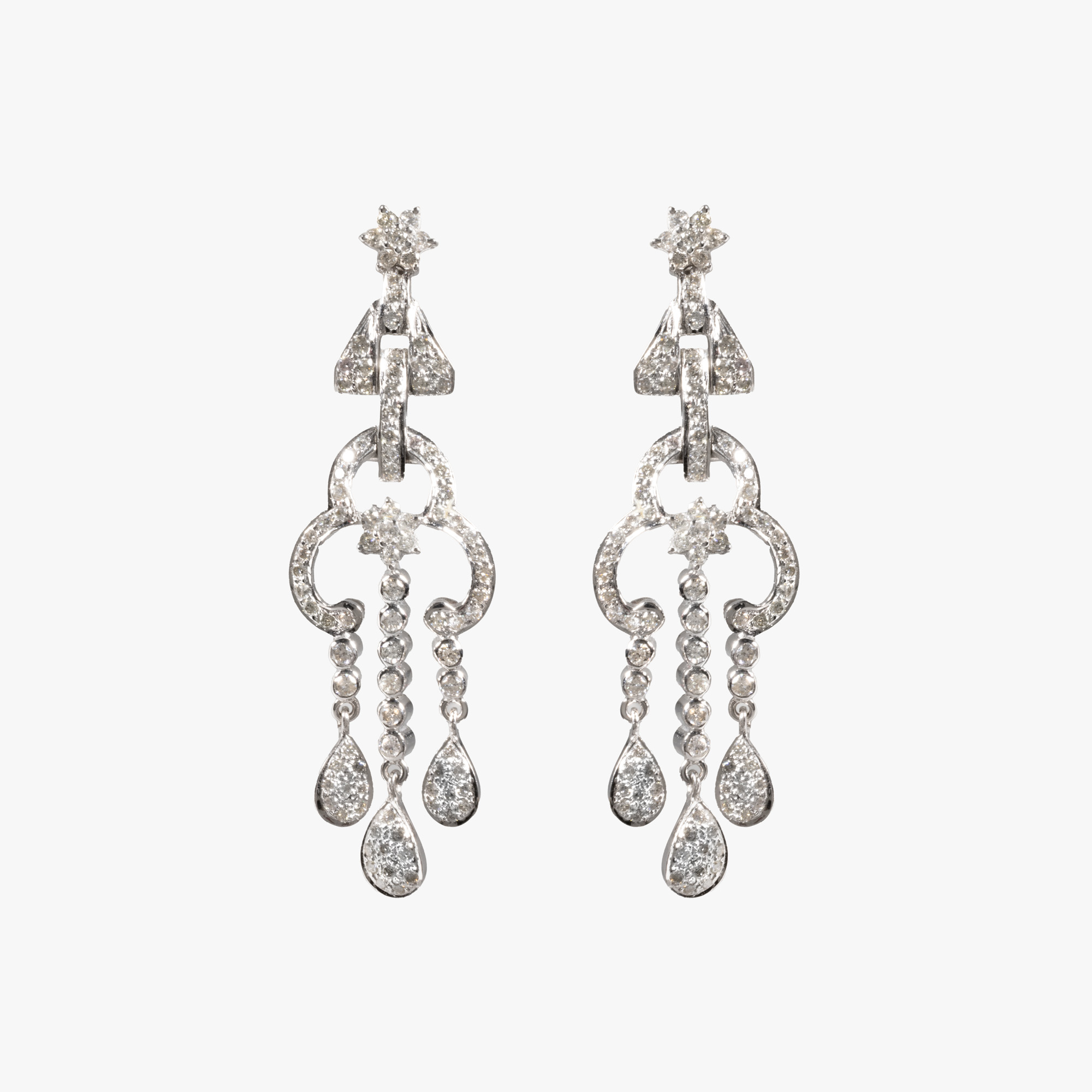 Pair of chandelier earrings, made of white gold, decorated with diamonds, accompanied by an additional gemological certificate