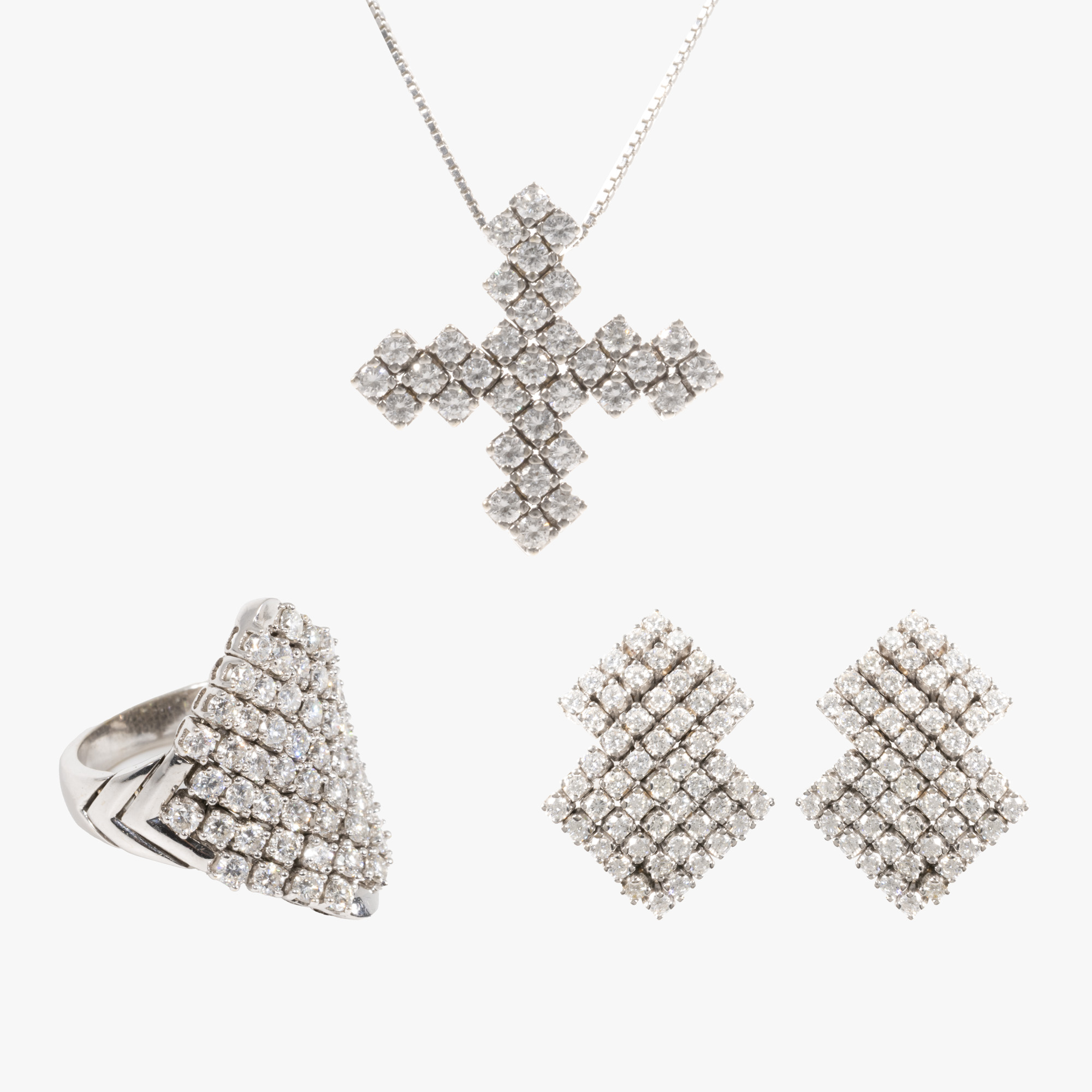 Elegant white gold set, paved with mobile diamonds, accompanied by additional gemological certificate